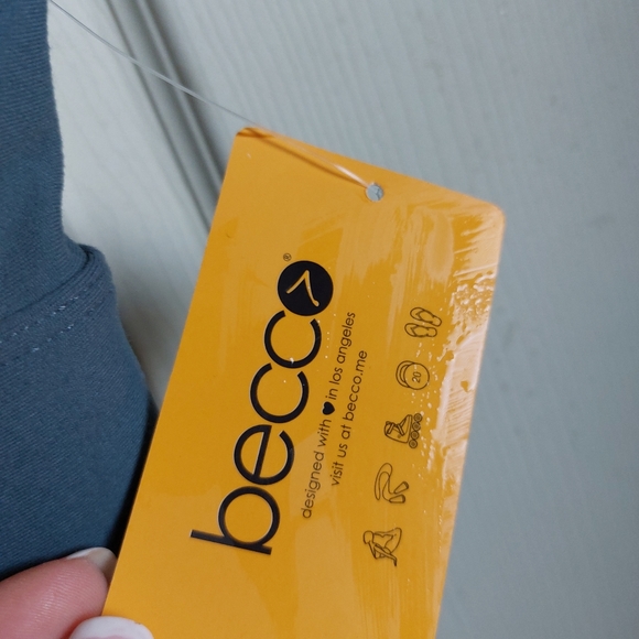 NWT Sporty crop top/bra - Picture 2 of 6